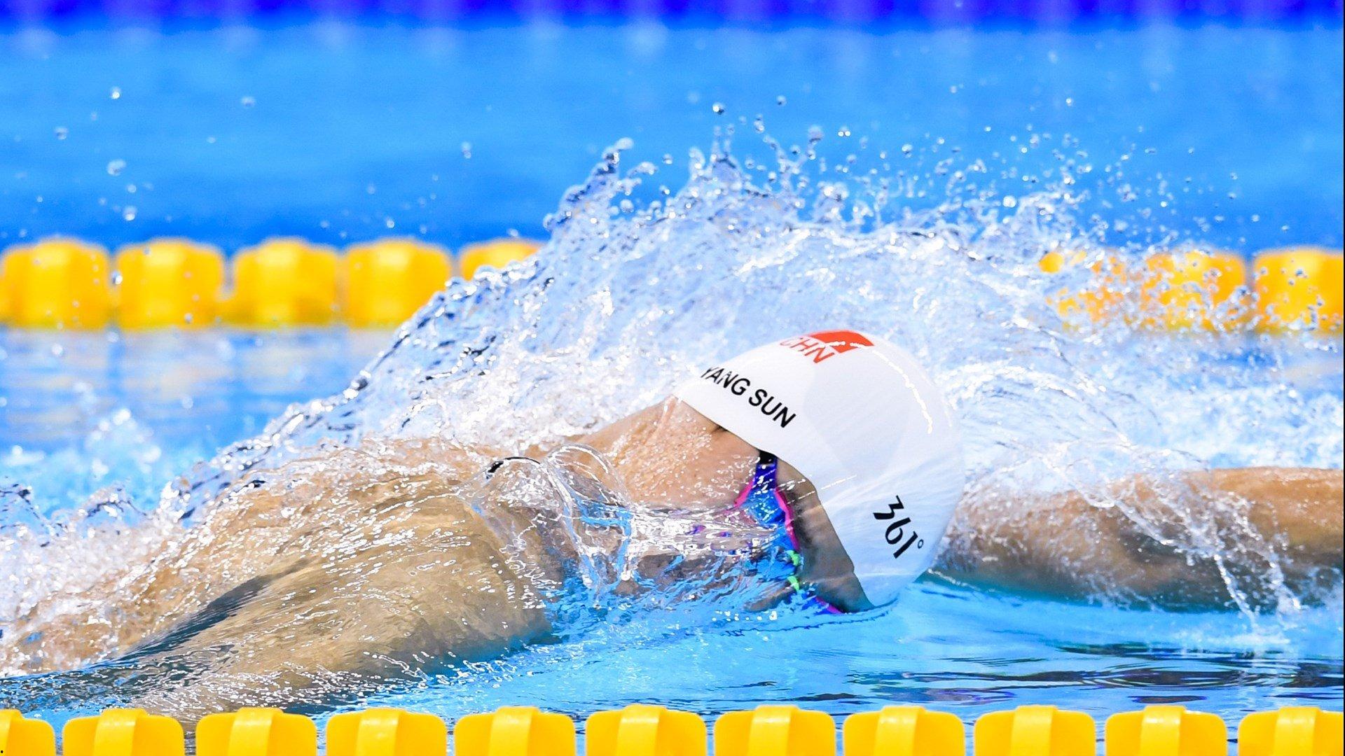 欧文场边怒吼投呀，本！西蒙斯进攻瘫痪成篮网致命枷锁